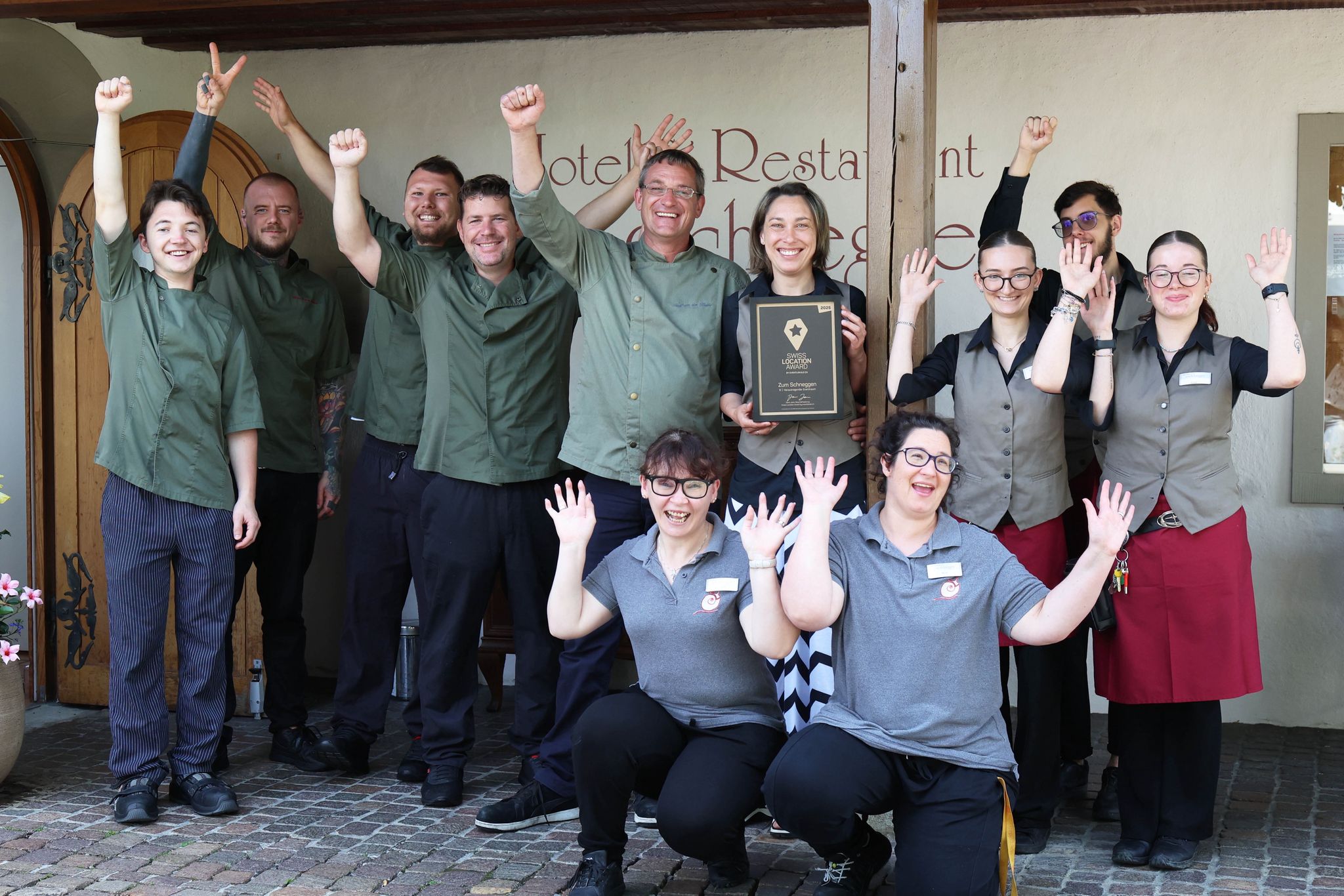 Foto vom gesamten Team des Hotels & Restaurants zum Schneggen